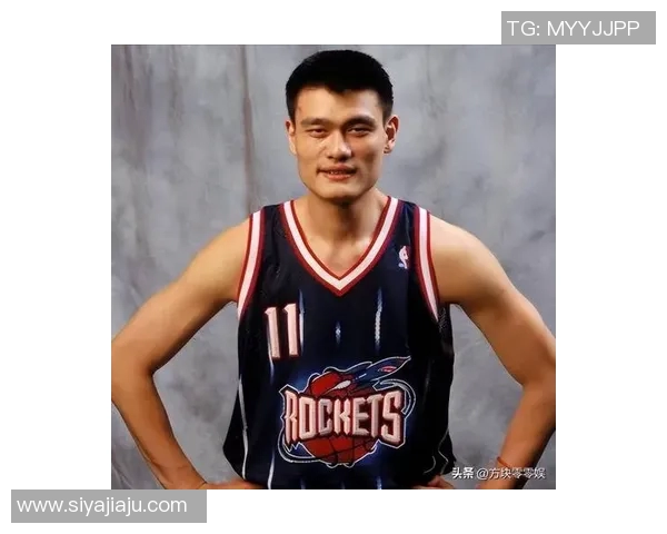 姚明夏季阳光下的运动瞬间展现了他的活力与魅力 姚明夏季阳光下的运动瞬间展现了他的活力与魅力