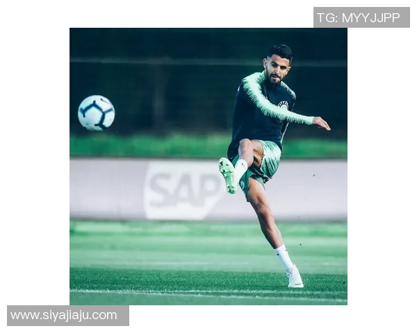 足球场上的女神魅力真实展现足球明星头像背后的故事