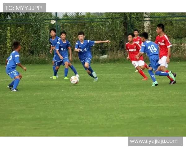 与足球明星同框的精彩瞬间分享让我们一起感受绿茵场上的激情与荣耀