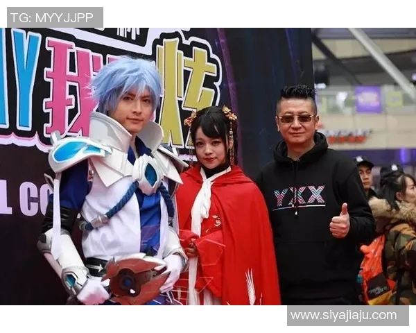 男孩追星梦实现与足球明星亲密互动签名视频分享