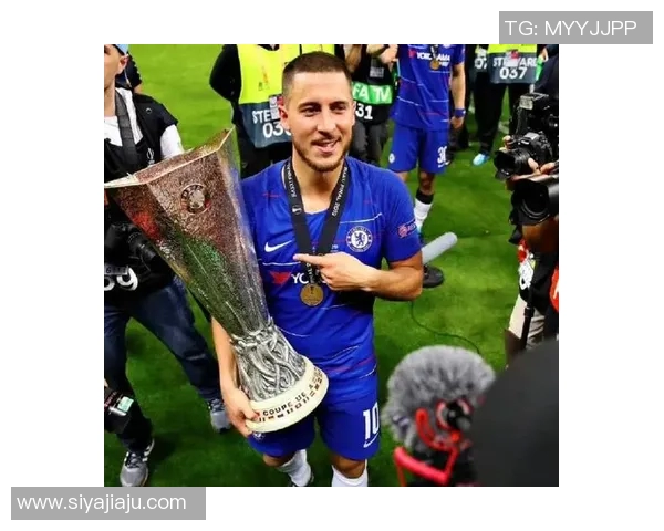 花式足球明星的传奇之路与技巧揭秘,探索他们的辉煌成就与影响力 花式足球明星的传奇之路与技巧揭秘,探索他们的辉煌成就与影响力