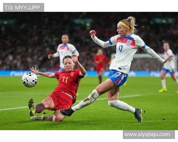 中国队在友谊赛中以一球小胜法国队展现出强大实力与团队默契 中国队在友谊赛中以一球小胜法国队展现出强大实力与团队默契